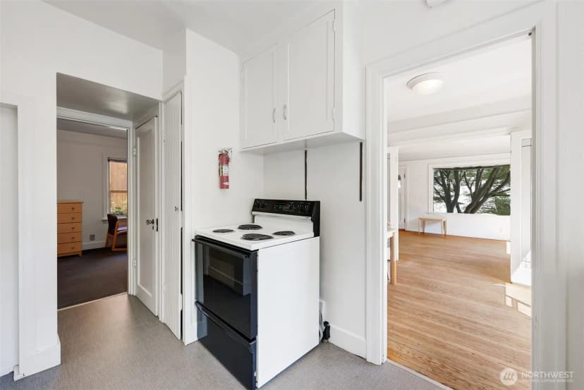 Property photo for 651 W Bertona Street, Seattle photo 9