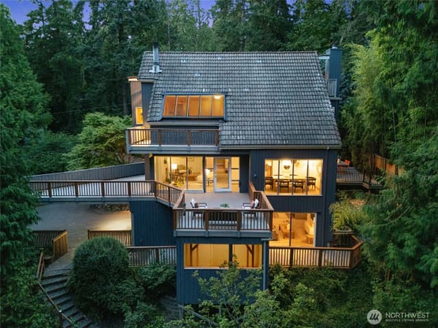 Property photo for 5047 84th Avenue Se, Mercer Island photo 2