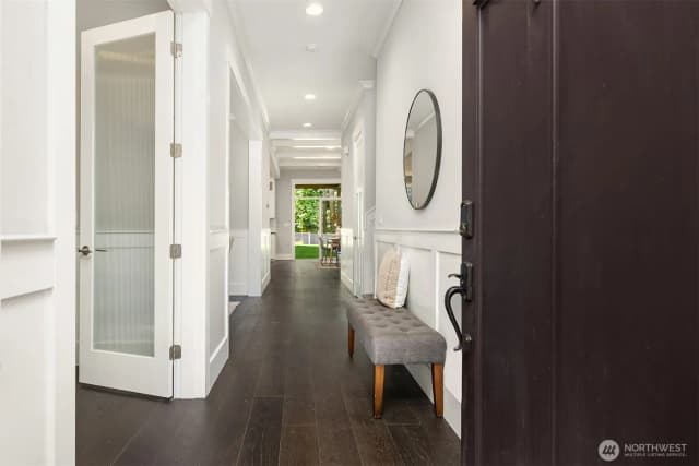 Property photo for 10674 N Madison Avenue Ne, Bainbridge Island photo 4