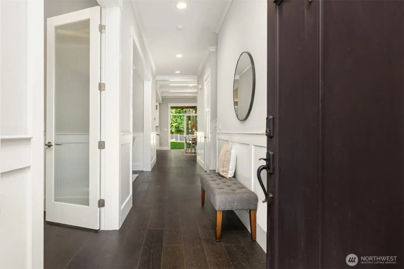 Property photo for 10674 N Madison Avenue Ne, Bainbridge Island photo 4