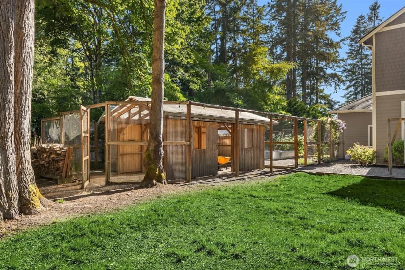 Property photo for 10674 N Madison Avenue Ne, Bainbridge Island photo 29
