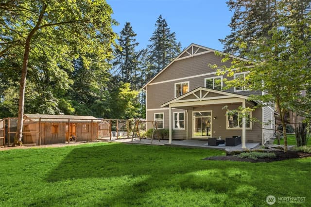 Property photo for 10674 N Madison Avenue Ne, Bainbridge Island photo 3