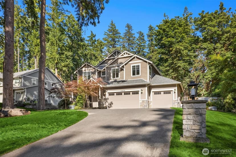 Property photo for 10674 N Madison Avenue Ne, Bainbridge Island photo 2