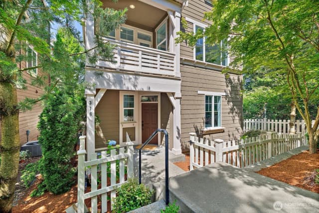 Property photo for 316 Ne Eagle Way, Issaquah photo 2