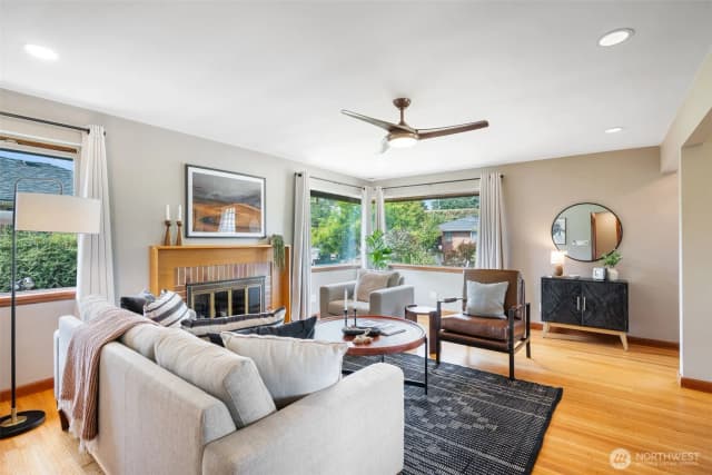 Property photo for 7716 38th Avenue Sw, Seattle photo 2