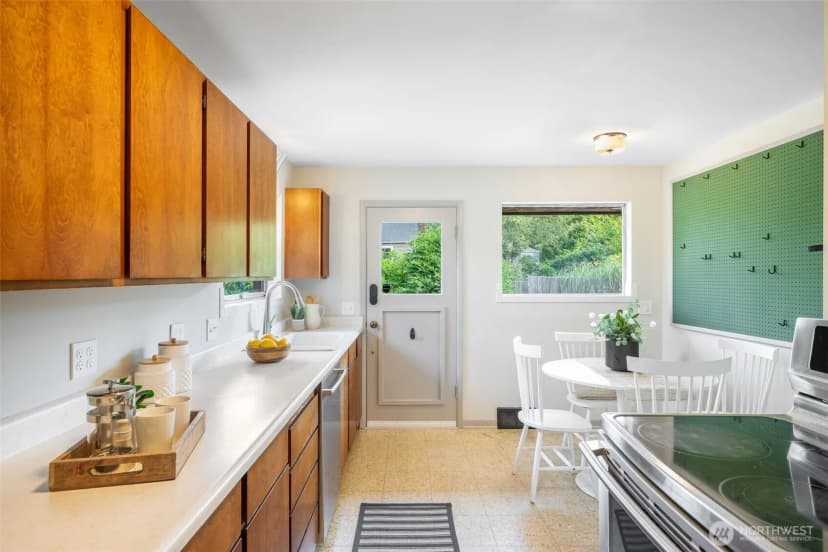 Property photo for 7716 38th Avenue Sw, Seattle photo 8