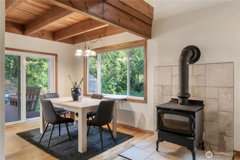 Property photo for 15613 230th Avenue Se, Issaquah photo 4
