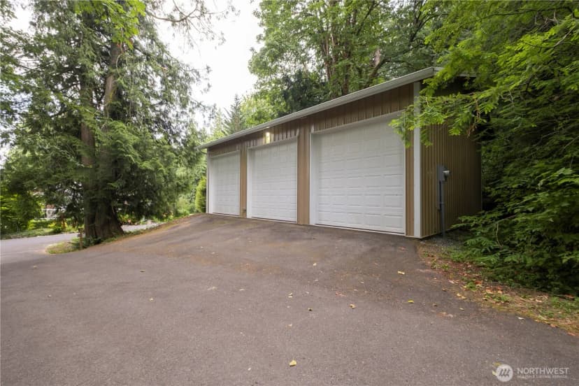 Property photo for 15613 230th Avenue Se, Issaquah photo 18