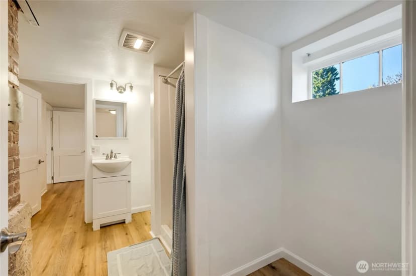 Property photo for 1702 Cedar Street #a, Everett photo 24