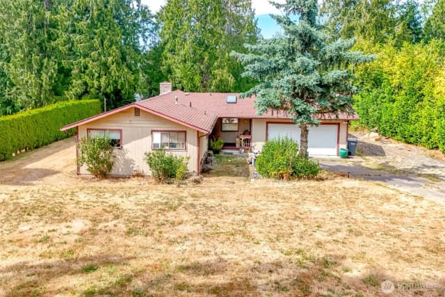 Property photo for 11715 4th Street E, Edgewood