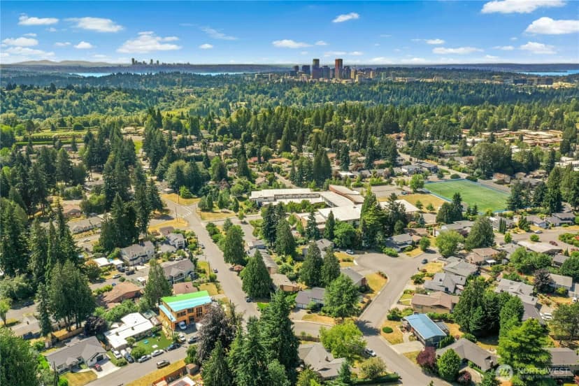 Property photo for 1023 144th Place Se, Bellevue photo 35