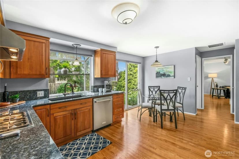 Property photo for 1023 144th Place Se, Bellevue photo 15
