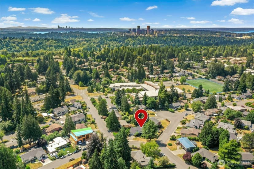 Property photo for 1023 144th Place Se, Bellevue photo 3