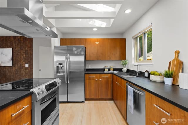 Property photo for 1612 32nd Avenue, Seattle photo 4