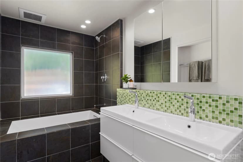 Property photo for 1612 32nd Avenue, Seattle photo 11
