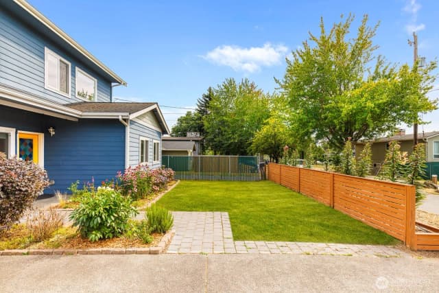 Property photo for 7412 45th Avenue S, Seattle photo 2