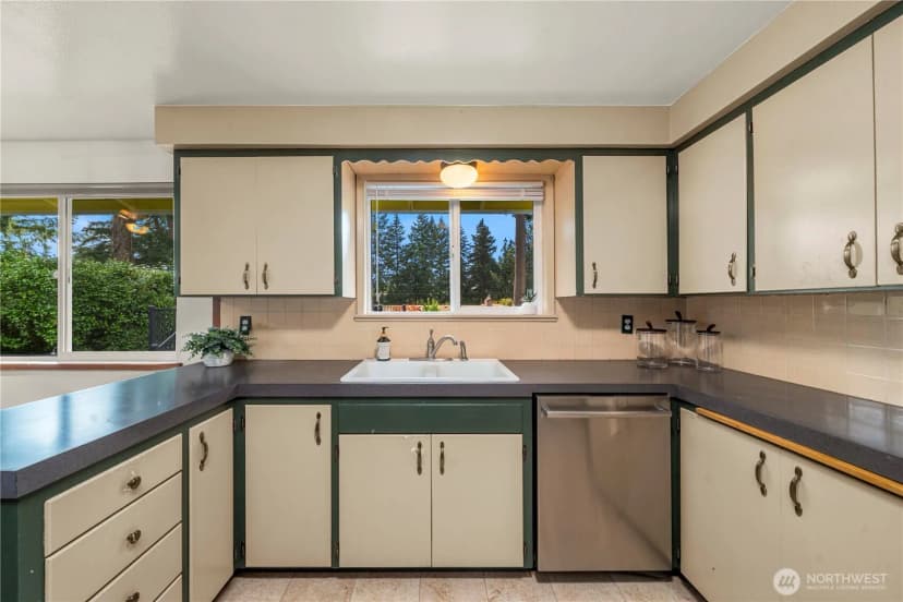 Property photo for 10212 Cedrona Street Sw, Lakewood photo 8