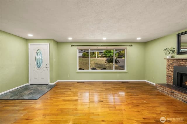 Property photo for 10212 Cedrona Street Sw, Lakewood photo 3