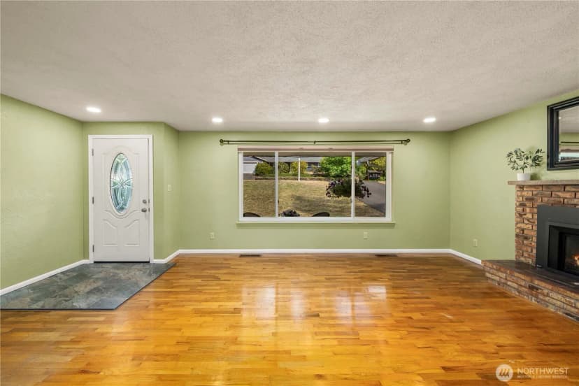 Property photo for 10212 Cedrona Street Sw, Lakewood photo 3