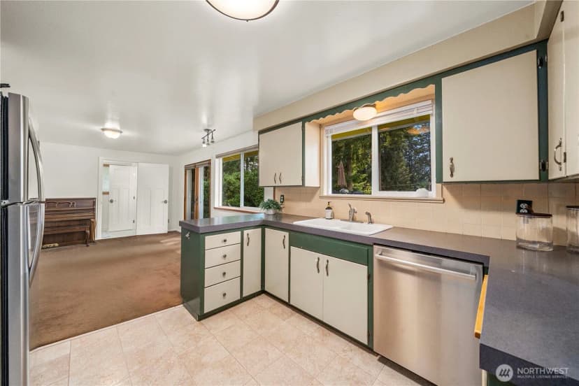Property photo for 10212 Cedrona Street Sw, Lakewood photo 6