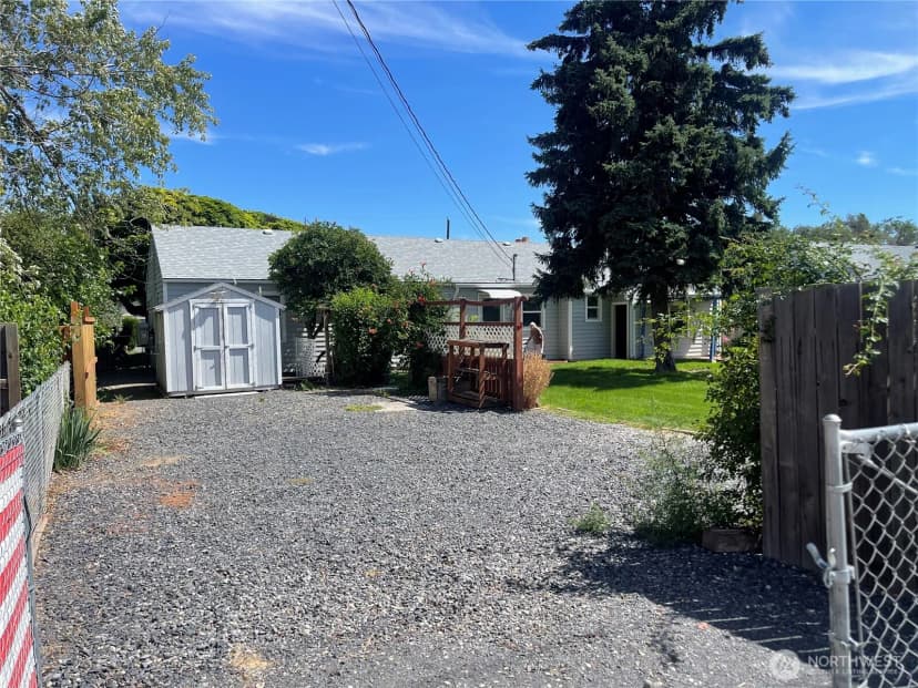 Property photo for 833 C Street Nw, Ephrata photo 7