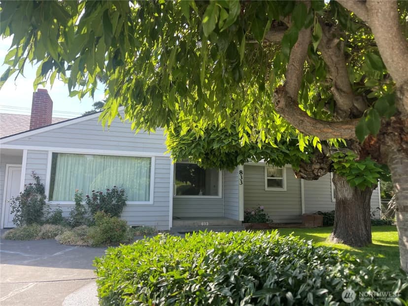 Property photo for 833 C Street Nw, Ephrata photo 2