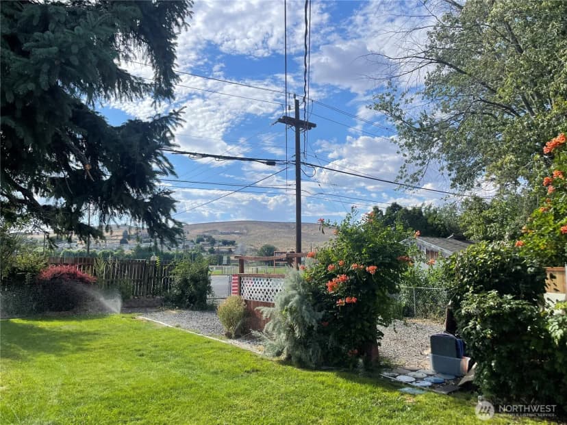 Property photo for 833 C Street Nw, Ephrata photo 10