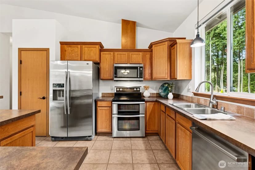 Property photo for 12702 Ranch Ridge Court Sw, Port Orchard photo 9