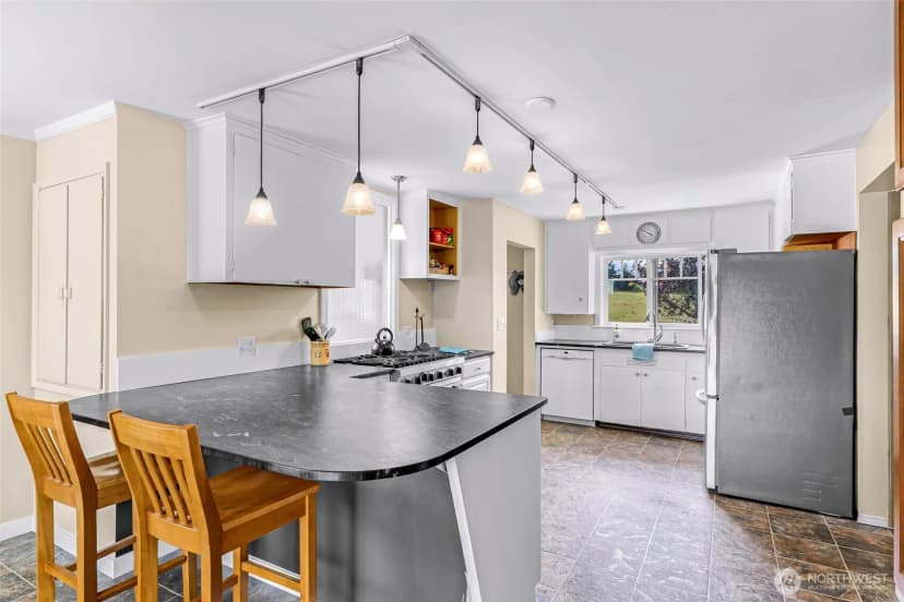 Property photo for 22944 Gunderson Road, Mount Vernon photo 16