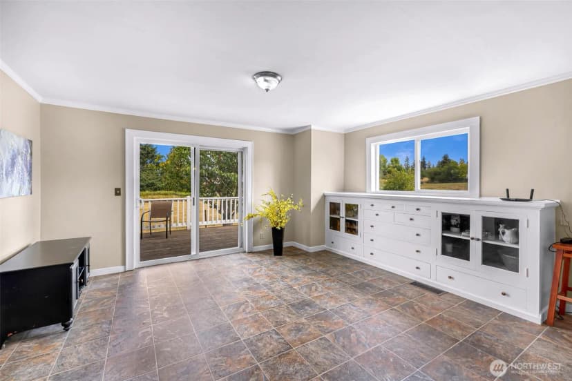 Property photo for 22944 Gunderson Road, Mount Vernon photo 13