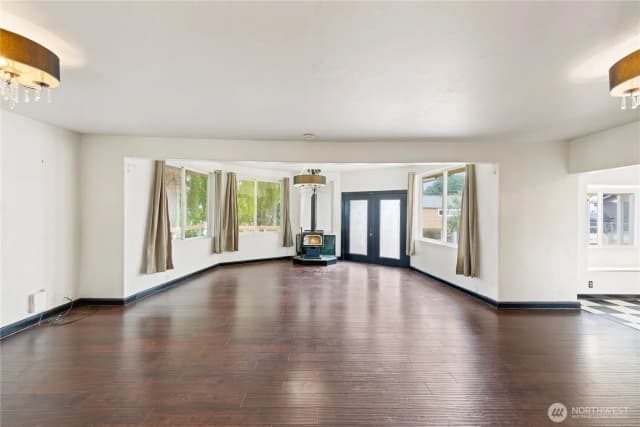 Property photo for 619 35th Street N, Anacortes photo 4