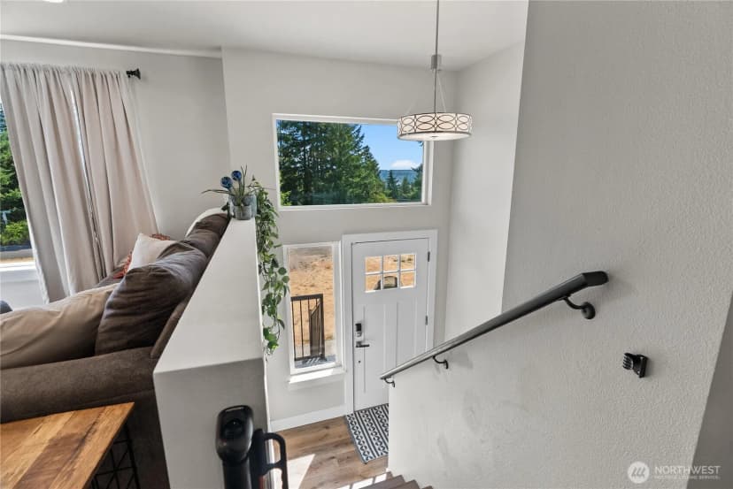 Property photo for 1303 Daniels Avenue, Bremerton photo 8