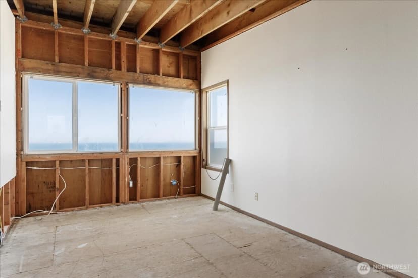 Property photo for 2511 West Beach Road, Oak Harbor photo 17