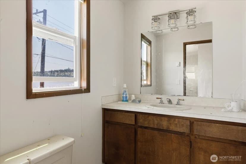 Property photo for 2511 West Beach Road, Oak Harbor photo 18