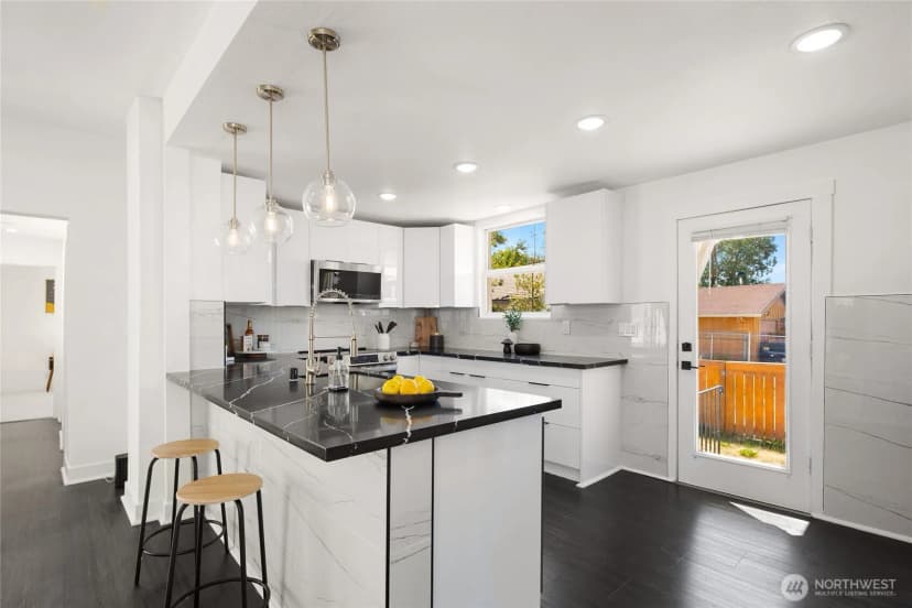 Property photo for 3907 S Angel Place, Seattle photo 4