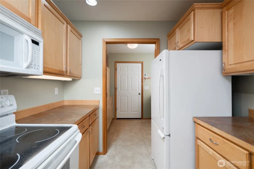 Property photo for 1202 Decatur Circle #20b, Burlington photo 10