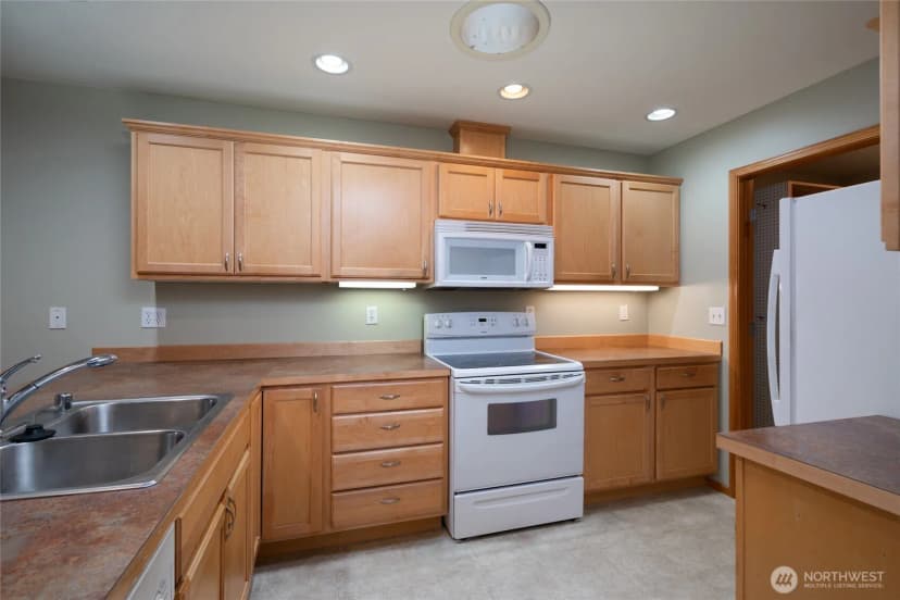 Property photo for 1202 Decatur Circle #20b, Burlington photo 8