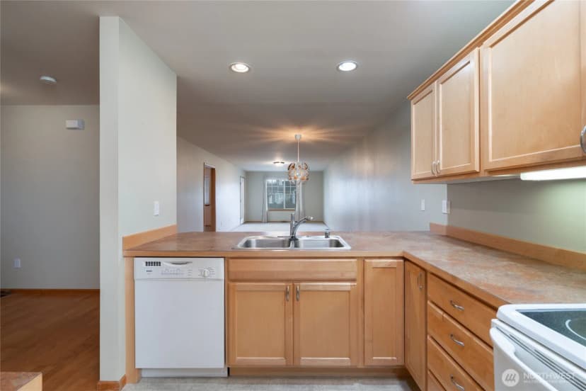 Property photo for 1202 Decatur Circle #20b, Burlington photo 9