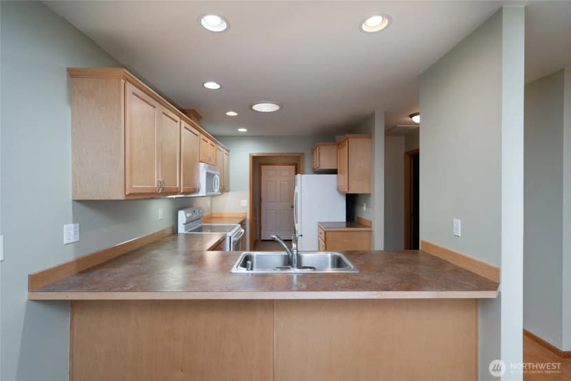 Property photo for 1202 Decatur Circle #20b, Burlington photo 11