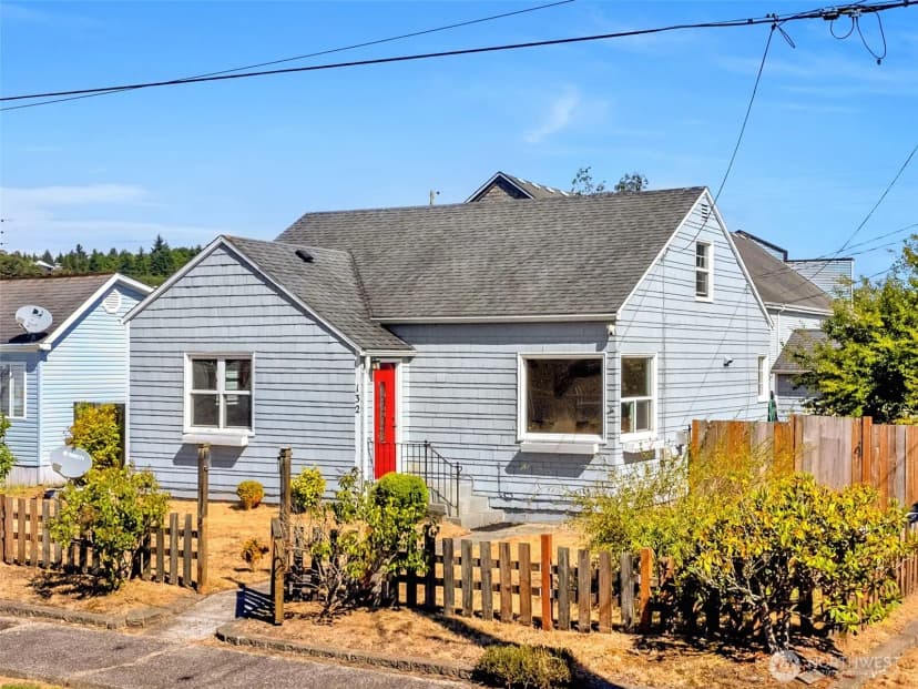 Property photo for 132 Main Street, Ilwaco