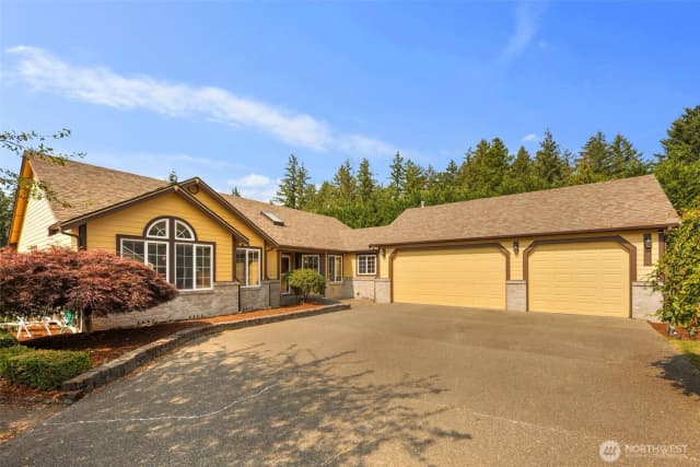 Property photo for 6708 Oakbrook Court Se, Olympia