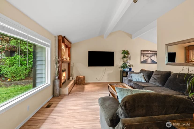 Property photo for 1933 Dayton Drive Se, Renton photo 7