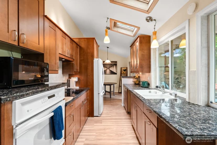 Property photo for 1933 Dayton Drive Se, Renton photo 12
