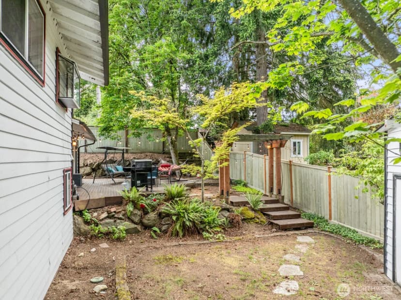 Property photo for 1933 Dayton Drive Se, Renton photo 35