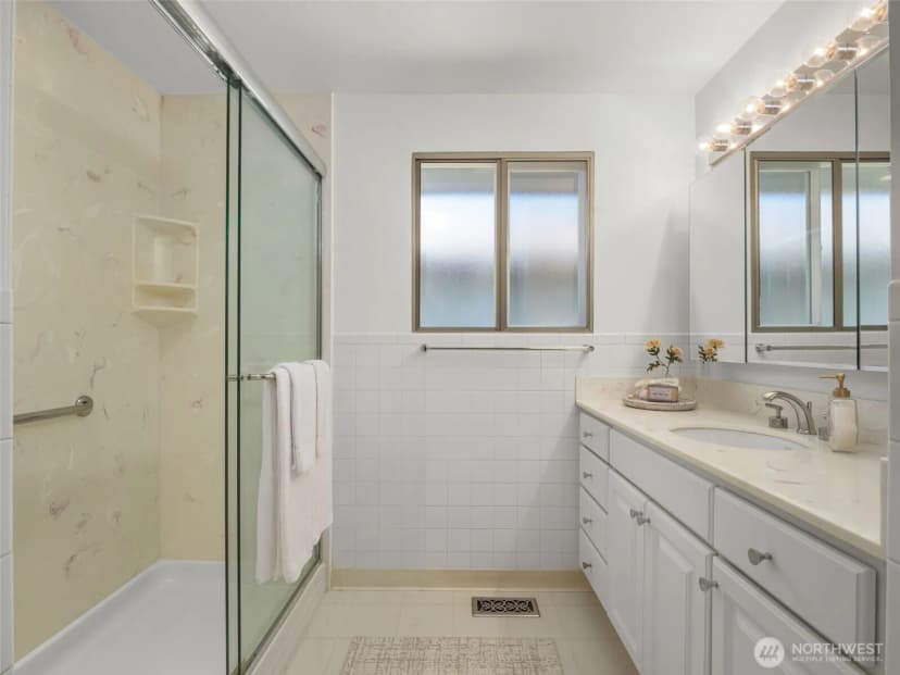 Property photo for 13316 15th Avenue Ne, Seattle photo 11