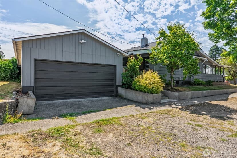 Property photo for 601 Columbia Street, Kelso photo 2