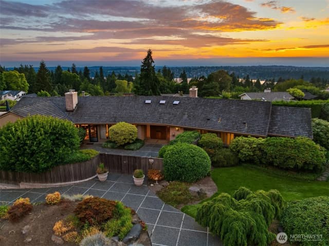 Property photo for 6805 83rd Avenue Se, Mercer Island photo 2