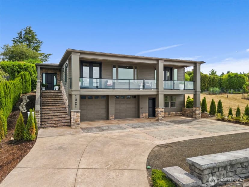 Property photo for 1321 S Sunset Drive, Tacoma