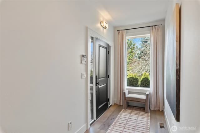 Property photo for 1321 S Sunset Drive, Tacoma photo 5