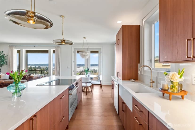 Property photo for 1321 S Sunset Drive, Tacoma photo 14